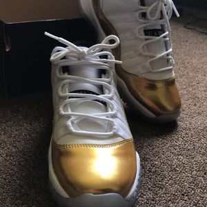 Air Jordan retro 11s low bg